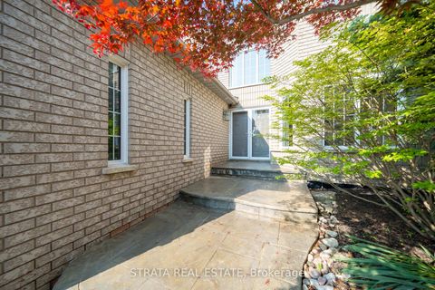 Photo 2 at 39 Dunblane Avenue, Maple, Vaughan