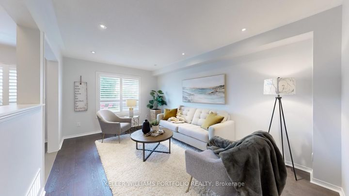 Photo 3 at 773 Miller Park Avenue, Bradford, Bradford West Gwillimbury