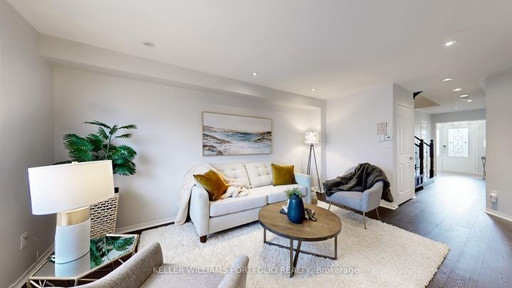 Photo 4 at 773 Miller Park Avenue, Bradford, Bradford West Gwillimbury