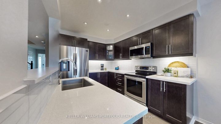 Photo 8 at 773 Miller Park Avenue, Bradford, Bradford West Gwillimbury