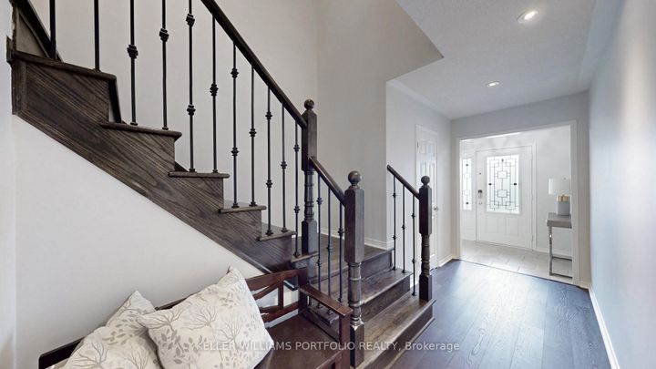 Photo 11 at 773 Miller Park Avenue, Bradford, Bradford West Gwillimbury