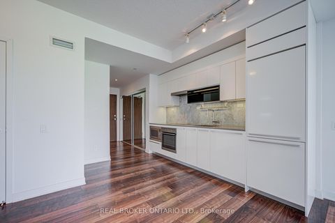 Photo 7 at 512 - 90 Queens Wharf Road, Waterfront Communities C1, Toronto