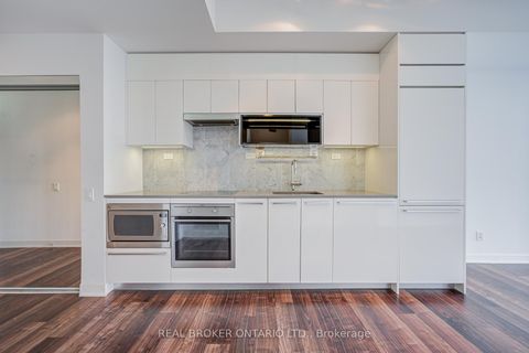 Photo 8 at 512 - 90 Queens Wharf Road, Waterfront Communities C1, Toronto