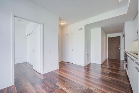 Photo 9 at 512 - 90 Queens Wharf Road, Waterfront Communities C1, Toronto