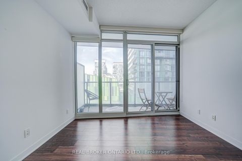 Photo 14 at 512 - 90 Queens Wharf Road, Waterfront Communities C1, Toronto