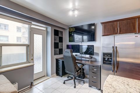 Photo 4 at 208 - 50 Gulliver Road, Amesbury, Toronto