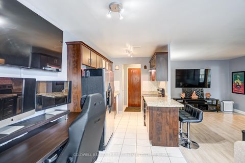 Photo 5 at 208 - 50 Gulliver Road, Amesbury, Toronto
