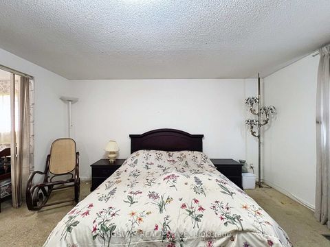 Photo 9 at 55 Copperwood Square, Milliken, Toronto