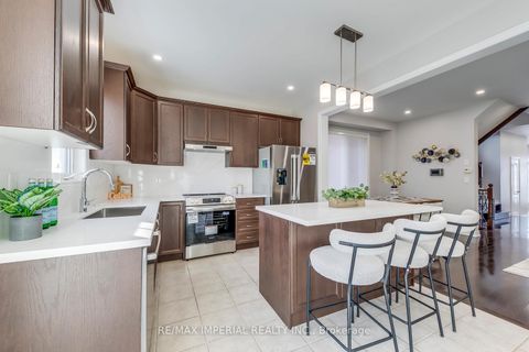 Photo 18 at 43 Sibella Way, Vellore Village, Vaughan