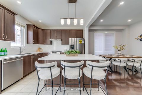 Photo 19 at 43 Sibella Way, Vellore Village, Vaughan