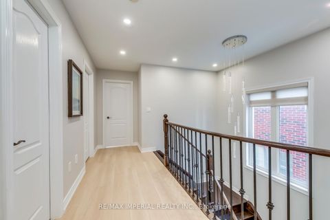 Photo 32 at 43 Sibella Way, Vellore Village, Vaughan