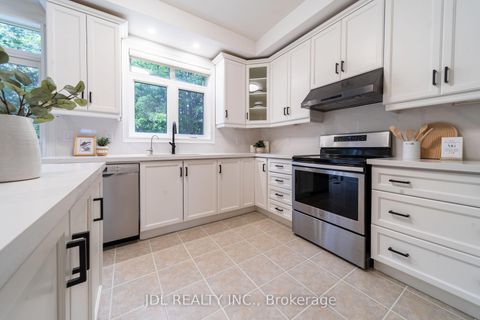 Photo 8 at 51 Routliffe Lane, Newtonbrook West, Toronto