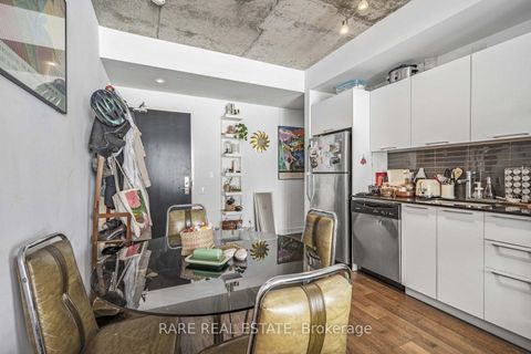 Photo 13 at 701 - 650 King Street W, Waterfront Communities C1, Toronto