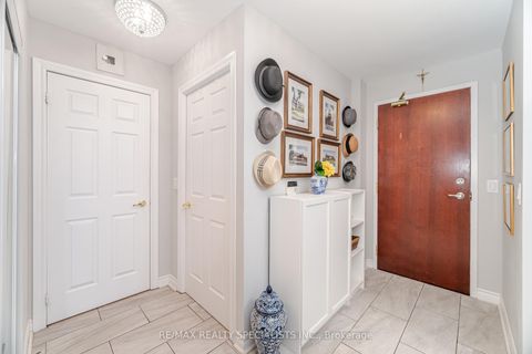 Photo 5 at 1005 - 5 Michael Power Place, City Centre West, Toronto