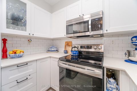 Photo 11 at 1005 - 5 Michael Power Place, City Centre West, Toronto