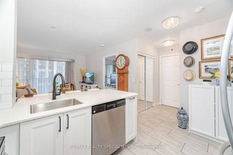 Photo 12 at 1005 - 5 Michael Power Place, City Centre West, Toronto