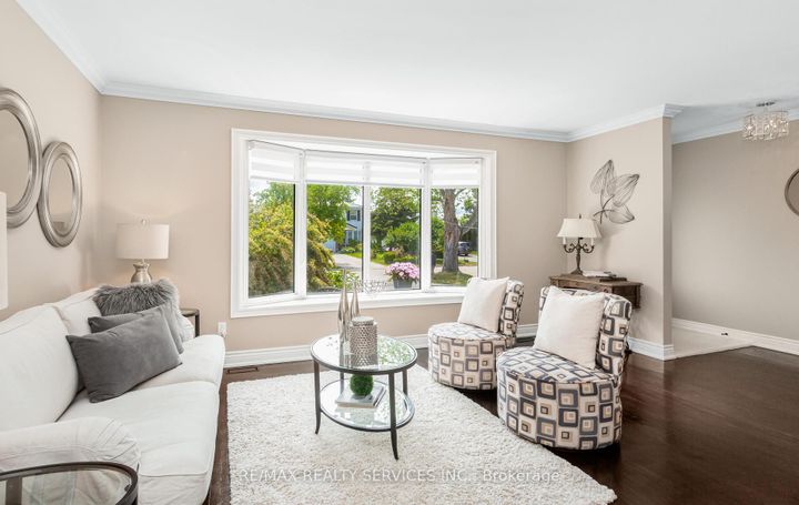 Photo 5 at 17 Croydon Court, Avondale, Brampton