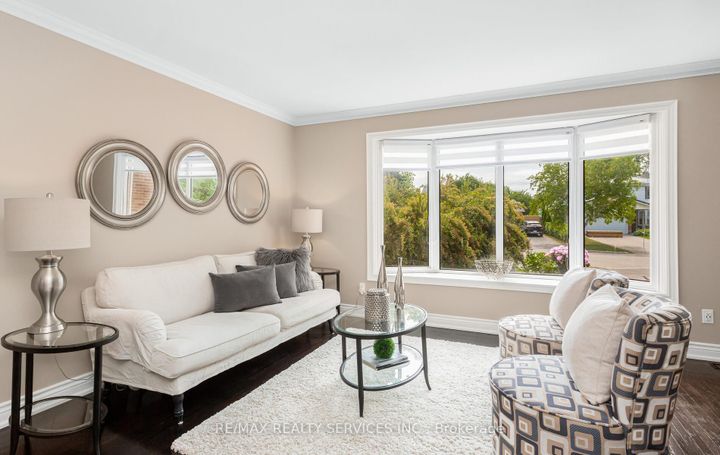 Photo 9 at 17 Croydon Court, Avondale, Brampton