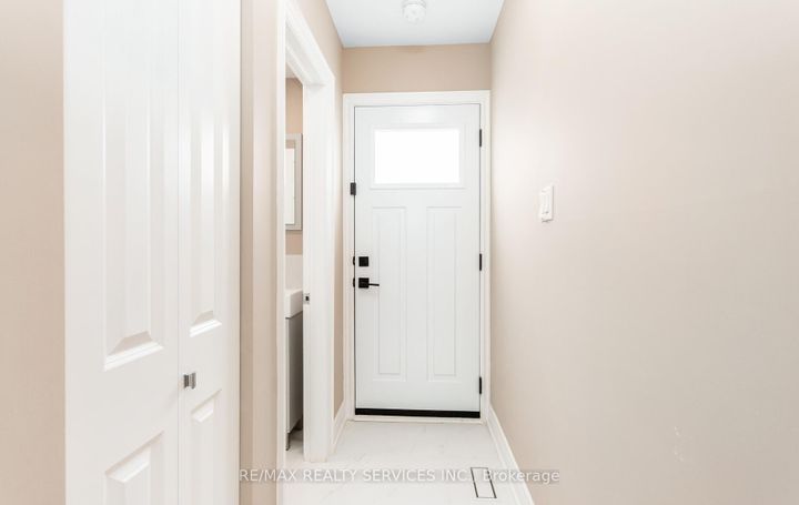 Photo 12 at 17 Croydon Court, Avondale, Brampton