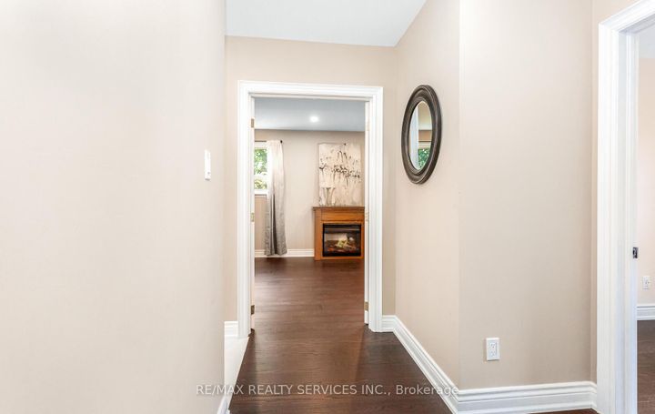 Photo 13 at 17 Croydon Court, Avondale, Brampton