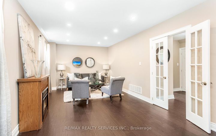 Photo 14 at 17 Croydon Court, Avondale, Brampton