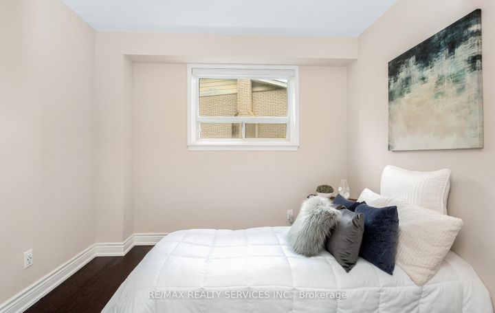 Photo 17 at 17 Croydon Court, Avondale, Brampton