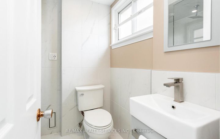 Photo 18 at 17 Croydon Court, Avondale, Brampton