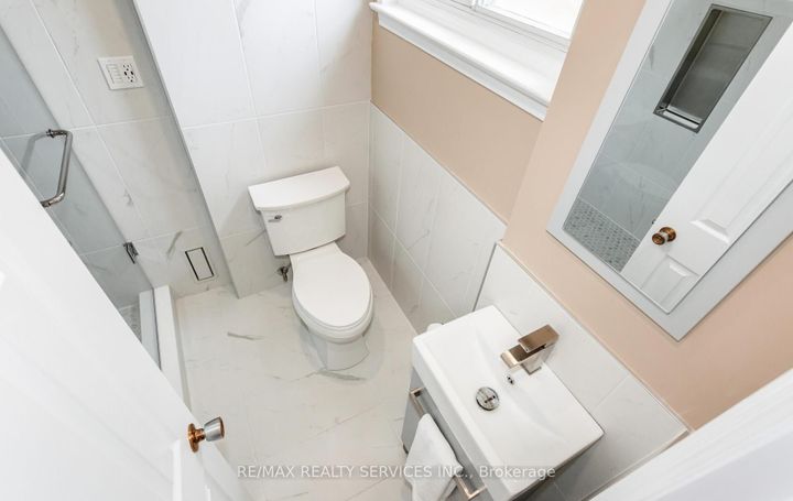 Photo 19 at 17 Croydon Court, Avondale, Brampton