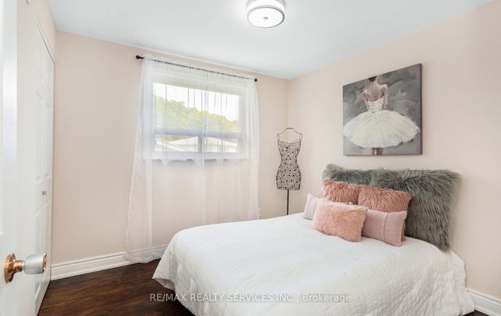 Photo 21 at 17 Croydon Court, Avondale, Brampton