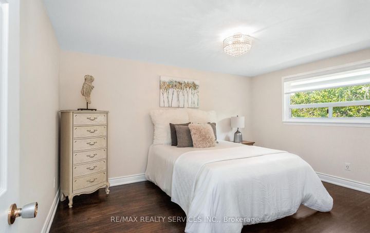 Photo 23 at 17 Croydon Court, Avondale, Brampton