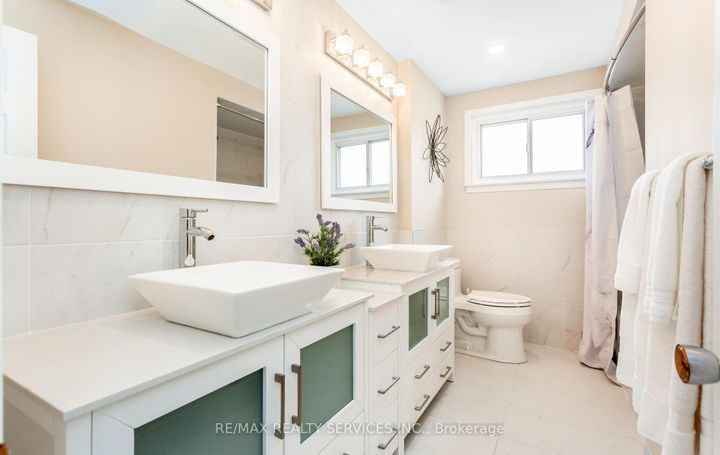 Photo 25 at 17 Croydon Court, Avondale, Brampton