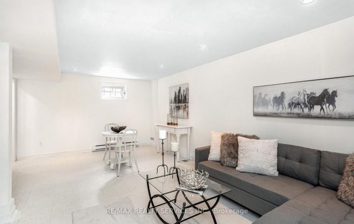 Photo 27 at 17 Croydon Court, Avondale, Brampton