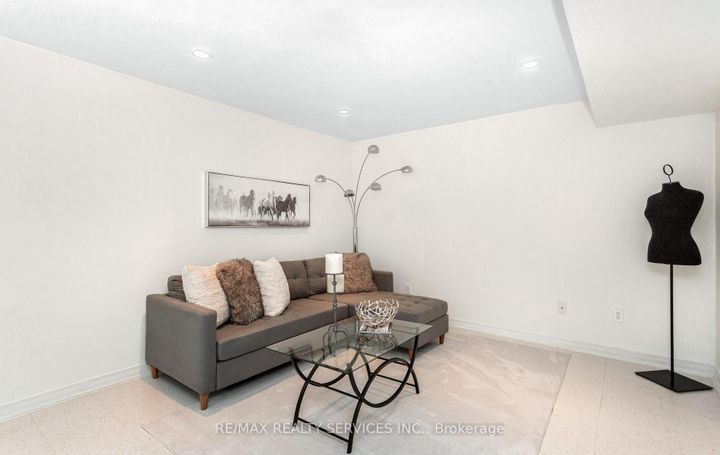 Photo 29 at 17 Croydon Court, Avondale, Brampton