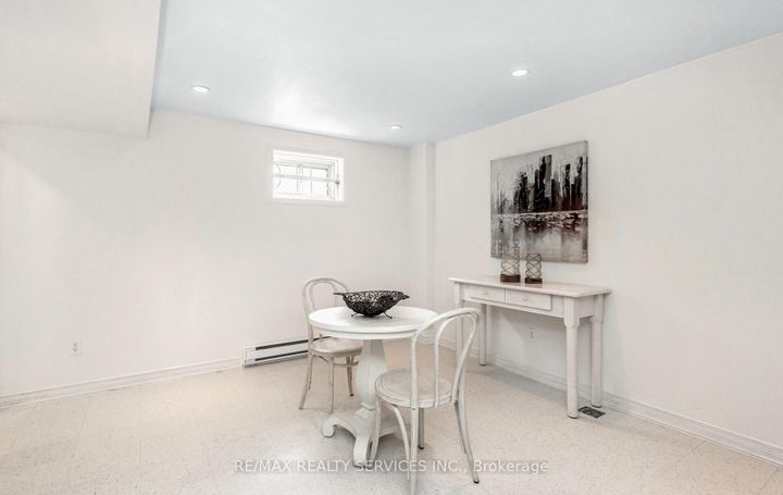 Photo 30 at 17 Croydon Court, Avondale, Brampton