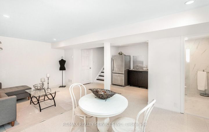 Photo 31 at 17 Croydon Court, Avondale, Brampton