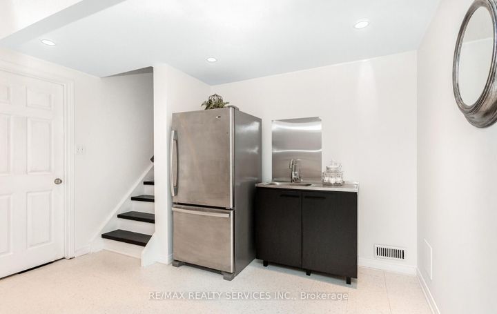 Photo 33 at 17 Croydon Court, Avondale, Brampton