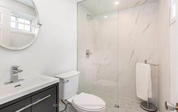 Photo 34 at 17 Croydon Court, Avondale, Brampton