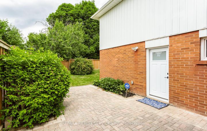 Photo 35 at 17 Croydon Court, Avondale, Brampton