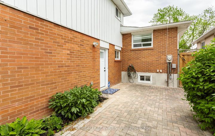 Photo 36 at 17 Croydon Court, Avondale, Brampton