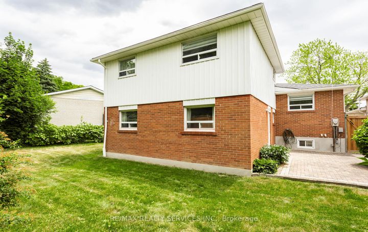 Photo 42 at 17 Croydon Court, Avondale, Brampton