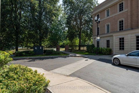 Photo 3 at 1 - 1 Hargrave Lane, York Mills, Toronto