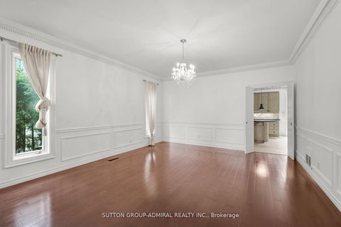 Photo 3 at 48 Berkindale Drive, Windfields, Toronto