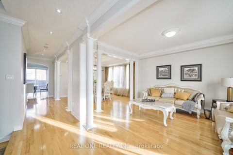 Photo 4 at 29 Seiffer Crescent, Jefferson, Richmond Hill