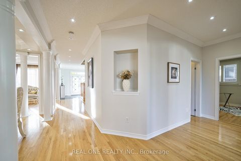 Photo 7 at 29 Seiffer Crescent, Jefferson, Richmond Hill