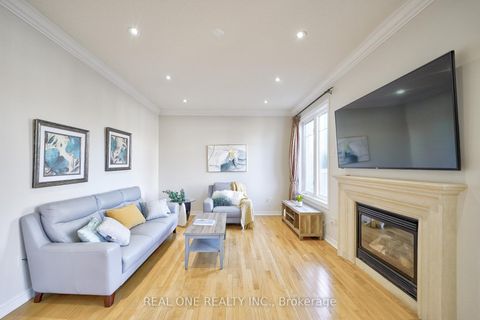 Photo 8 at 29 Seiffer Crescent, Jefferson, Richmond Hill