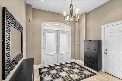 Photo 2 at 13 - 450 Worthington Avenue, Oak Ridges Lake Wilcox, Richmond Hill