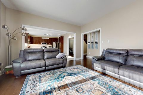 Photo 11 at 19 Richmond Park Drive, Keswick North, Georgina