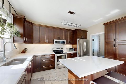 Photo 13 at 19 Richmond Park Drive, Keswick North, Georgina