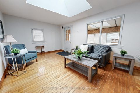 Photo 2 at 30 Thirtieth Street, Long Branch, Toronto