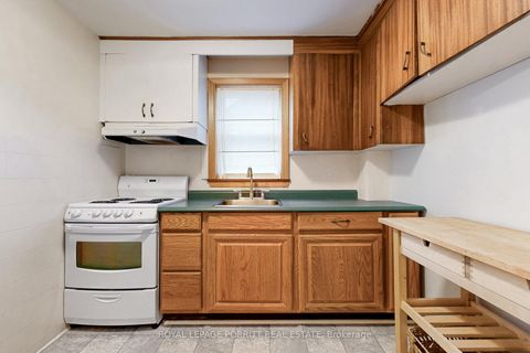 Photo 8 at 30 Thirtieth Street, Long Branch, Toronto